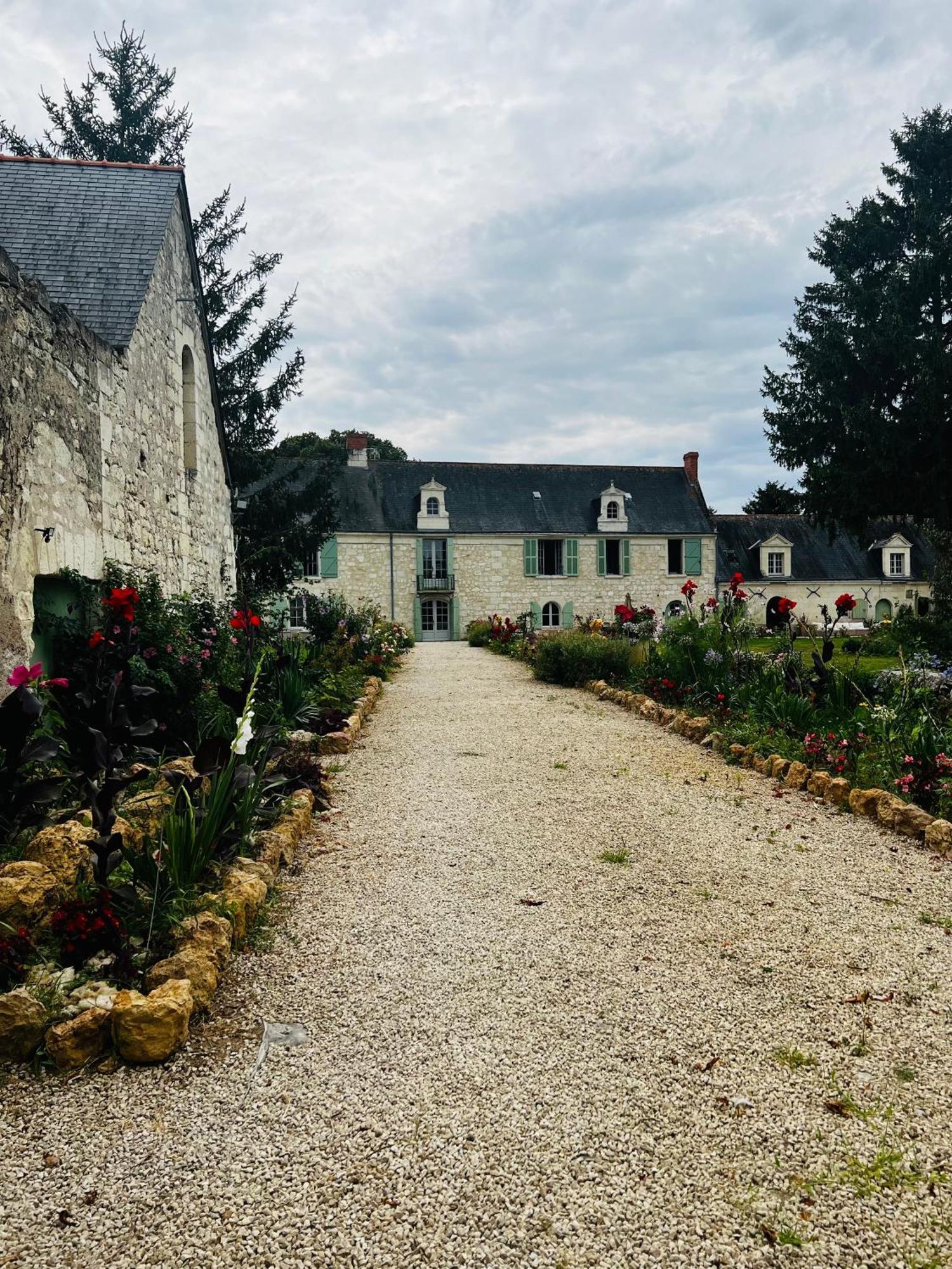 Chateau De La Thibaudiere - Chambre Du Tonneau Allonnes (Maine-et-Loire) Exterior foto